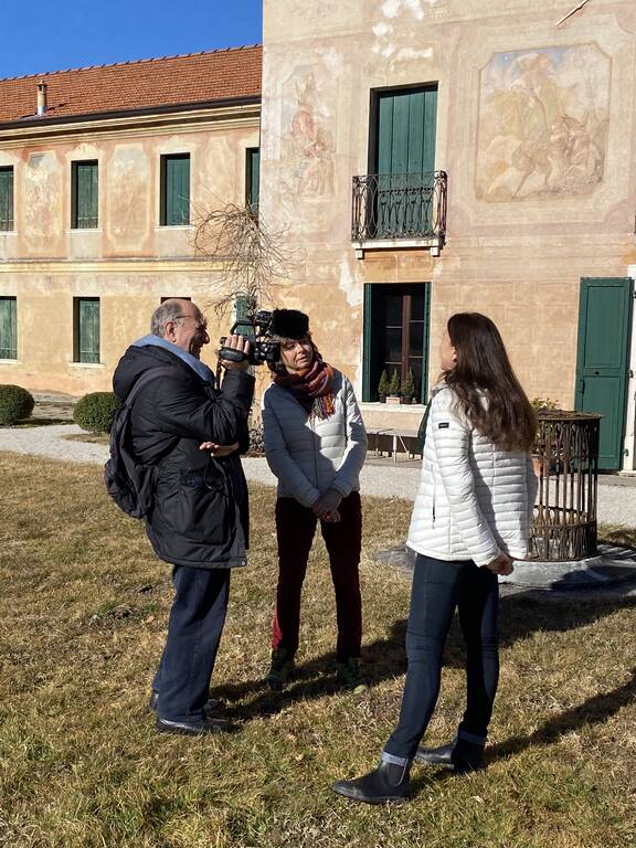 Regista GEO con pronipoti di Buzzati